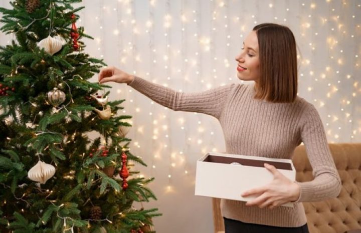 Simple tips for Christmas tree flocking